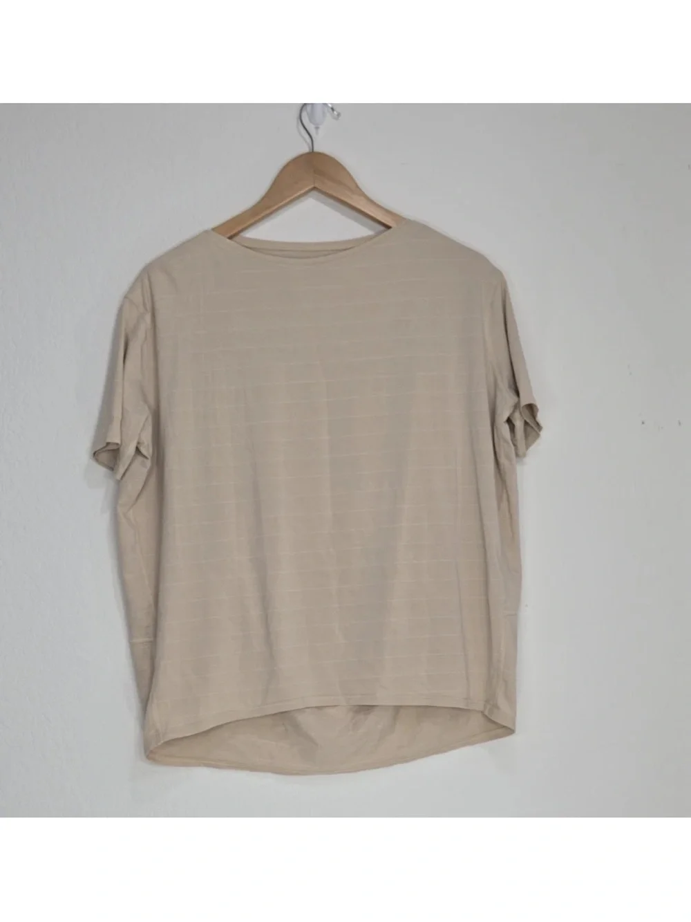Lululemon Back In Action Short Sleeve Shirt Stripe Tan Size 8/10 Womens - Picture 2 of 5